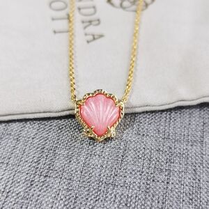 Kendra Scott | Brynne | Blush Ivory Mother-of-Pearl Gold Shell Pendant Necklace